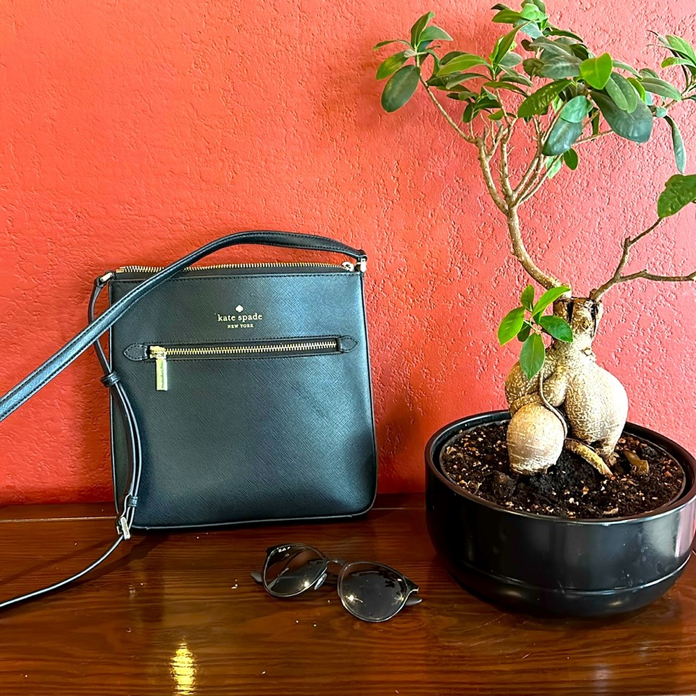 ✔️🖤KATE SPADE cross body bag💯💎
